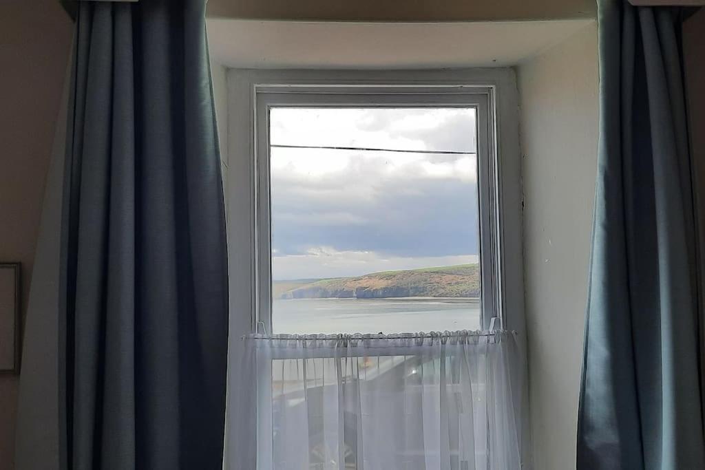 Arvonia Sleeps 7, Sea Views, Dog Friendly Villa New Quay  Bagian luar foto